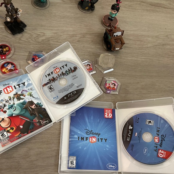 Disney Infinity Original & 2.0 for PS3, 5 Figures, 9 Power Chips, Pixar Cube - Picture 2 of 3